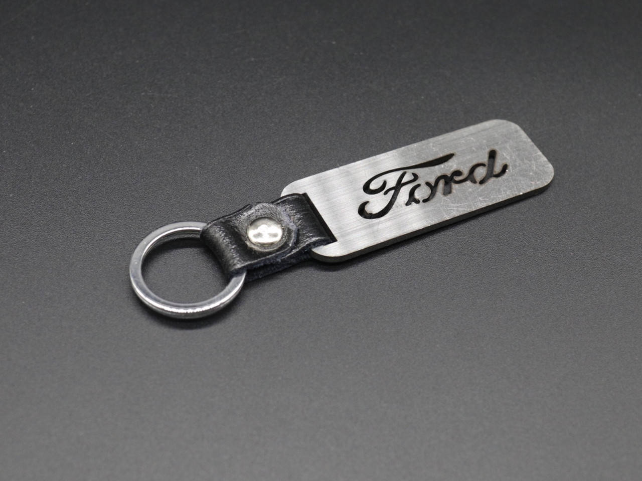 

Брелок металлический. FORD. 10х2,5см, Коричневый