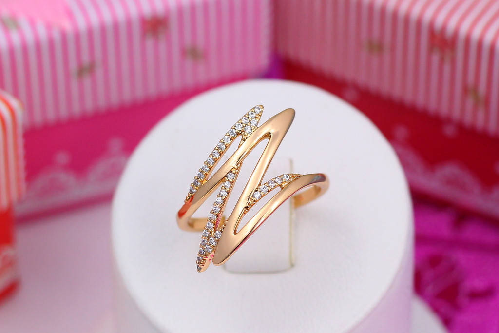

Кольцо Xuping Jewelry молния с камнями р 20 золотистое