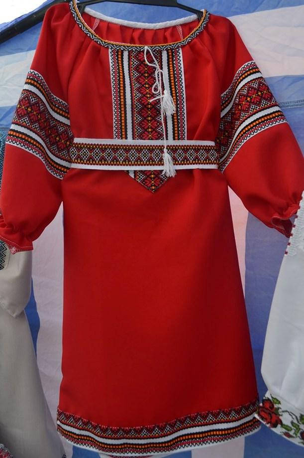 

Вышитое платье для девочки "Дарья" красное