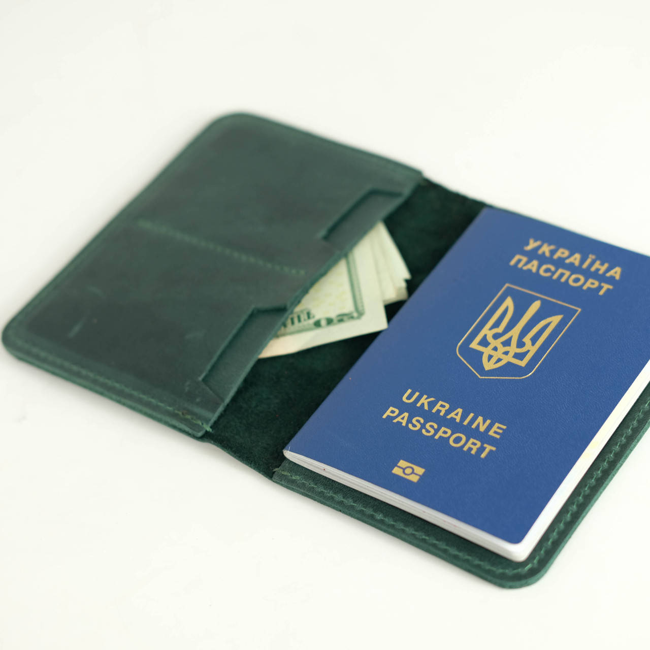 

Обложка для документов и карт из натуральной винтажной кожи зеленая, Зелёный