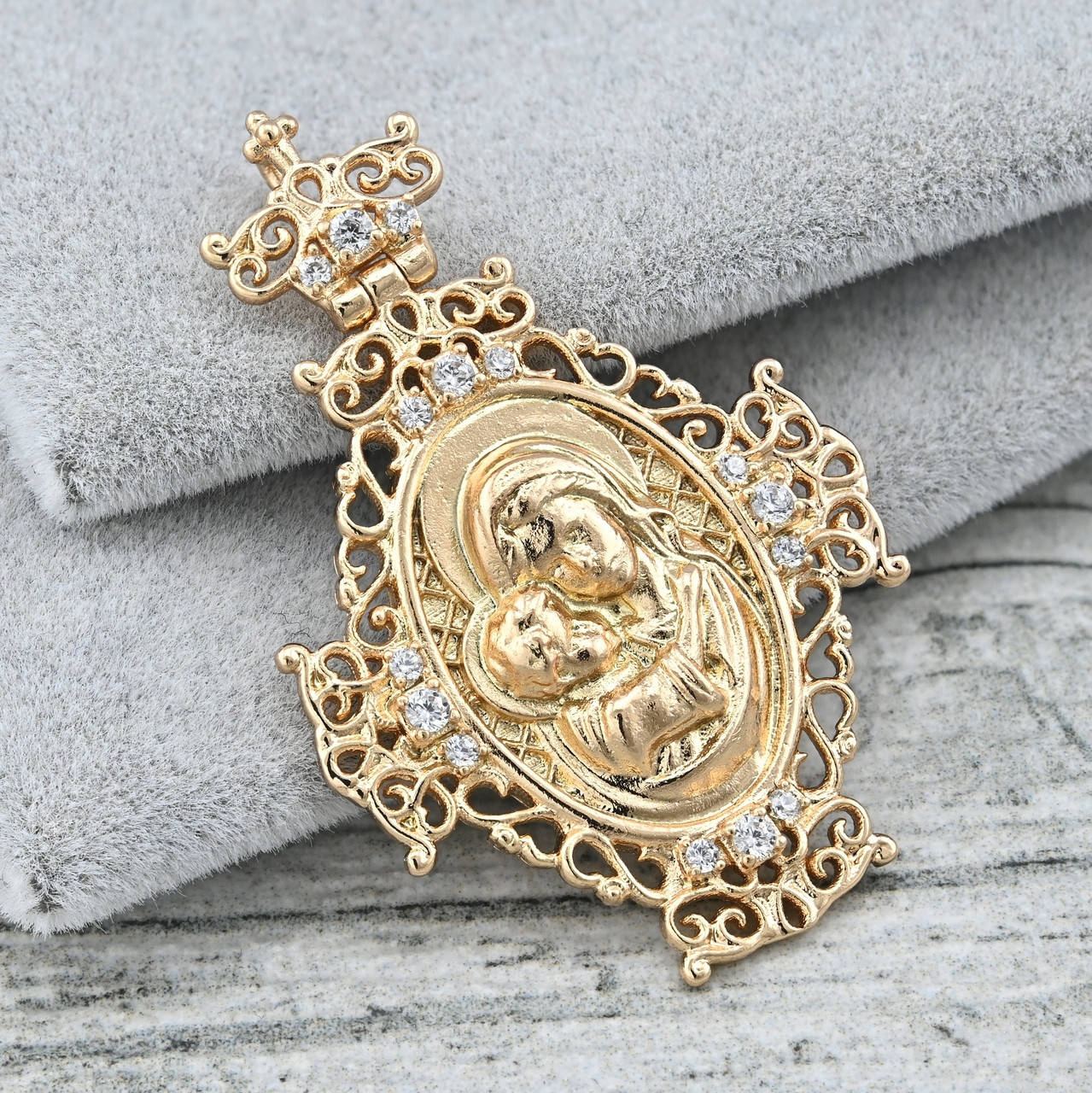 

Иконка Божья Матерь Владимирская 71135 размер 36x24 мм белые фианиты вес 5.8 г позолота 18К