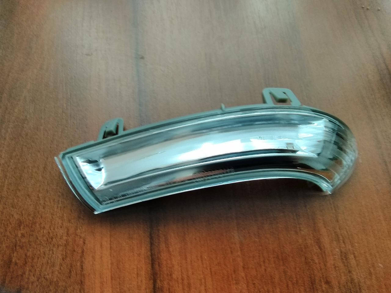 

Повторитель поворота в зеркало Фольксваген Passat b6 Golf 5 (Лівий) (L) (Новый)