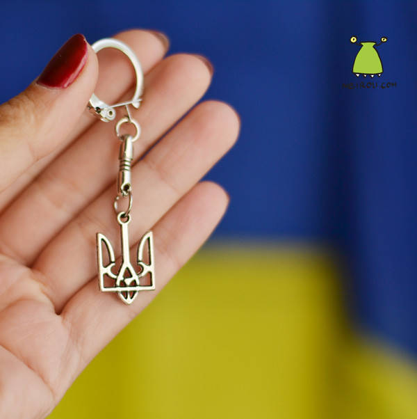 

Брелок на ключі Герб України 25*15 мм. Тризуб Карабін з пружинскою. Колір срібло