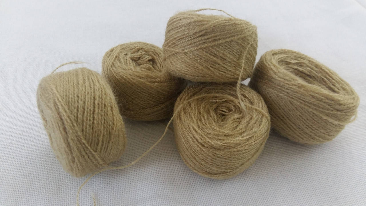 

Акрил для вышивки: коричневый