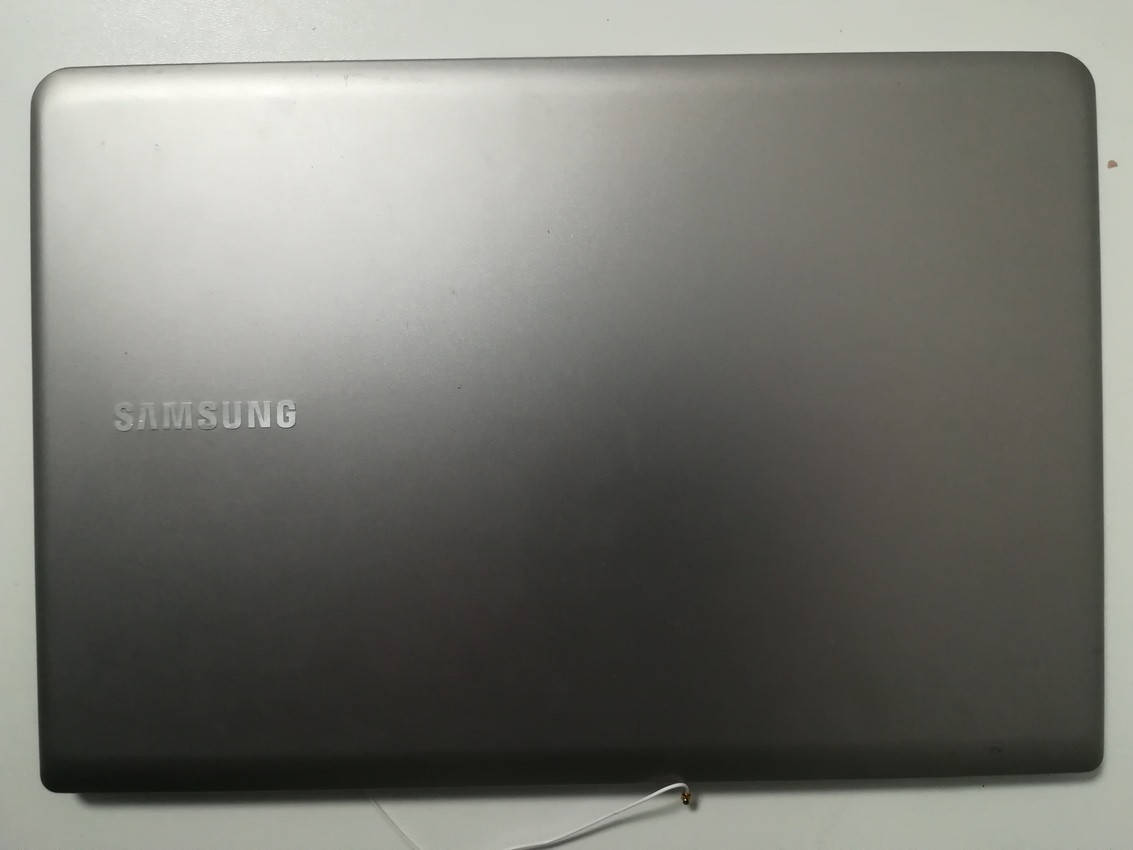 

Samsung NP530U4C NP530u4b Корпус A (крышка матрицы) бу