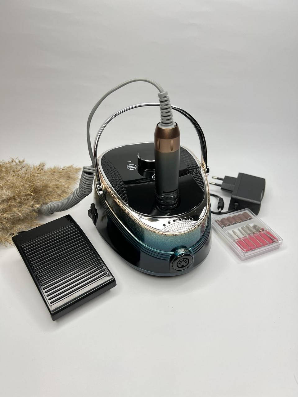 

Фрезер для маникюра и педикюра BQ 730 на 50 Вт - 35000 об/мин. зелёный с аккумулятором