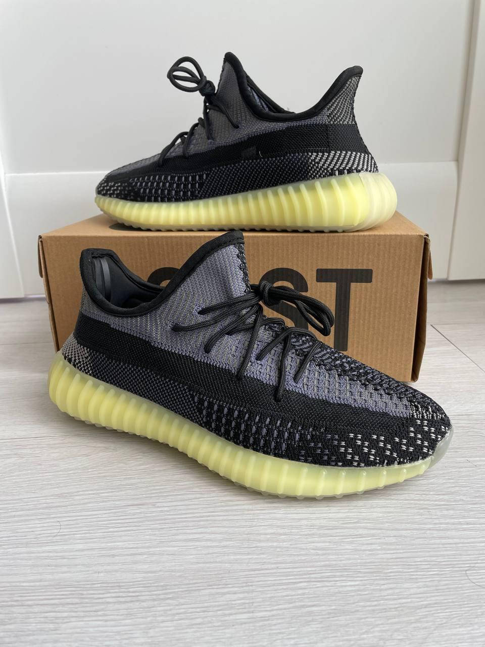 

Кроссовки Adidas Yeezy Boost 350 V2