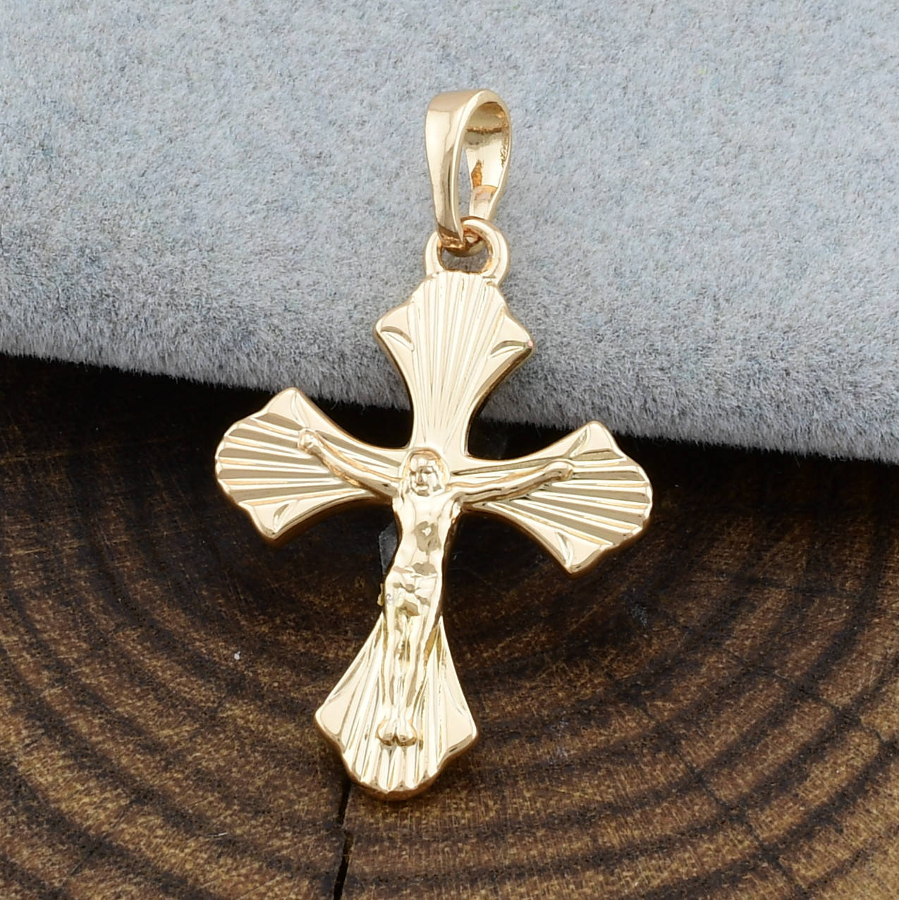 

Крестик Xuping для цепочки до 3 мм 71245 размер 29х18 мм вес 1.7 г позолота 18К