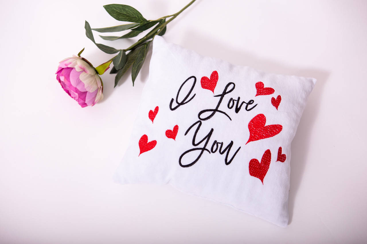 

Плюшева подушка з вишивкою I LOVE YOU, Белый