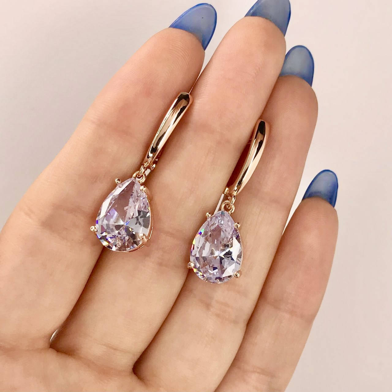 

Красивые серьги с подвеской Капля покрытие золотом 18к.