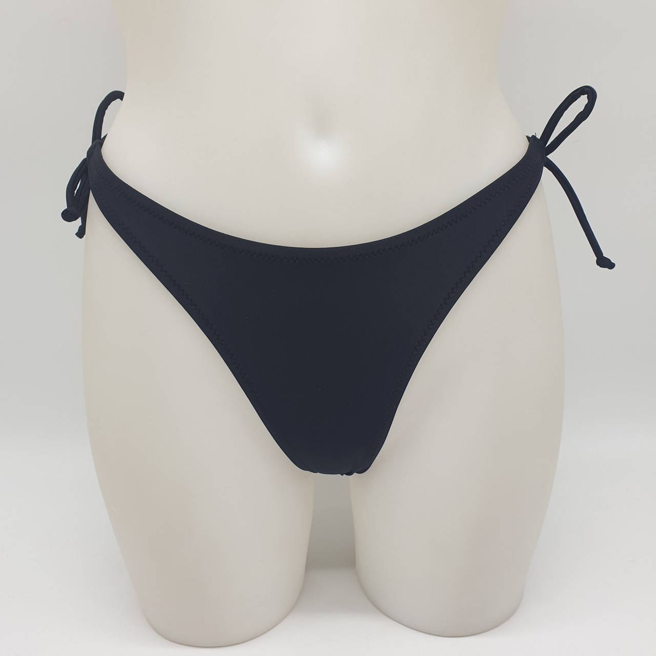 

Плавки стринги женские черные для купания