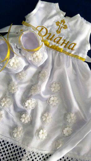 

Именной крестильный комплект для девочки "Ромашки" с платьем, повязкой и пинетками