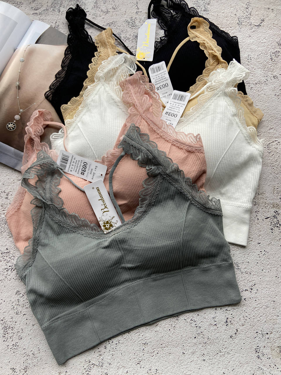 

Топ бесшовный на большую грудь на чашку С/D топик больших размеров с кружевом, Разные цвета