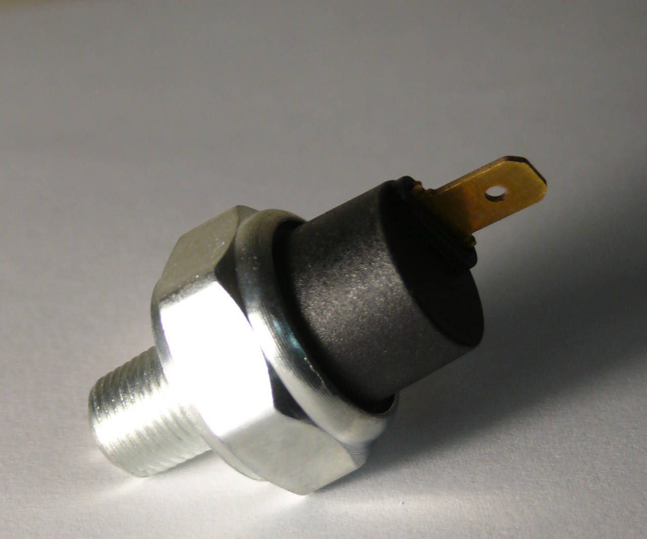 

Датчик давления масла аварийный МТЗ 80, 82, 900, 950, 822, 1025, 1221 (пр-во Беларусь)