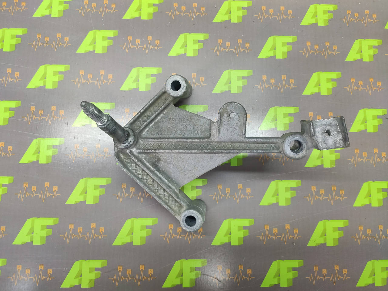 

Кронштейн крепления КПП Renault Kangoo 7700434671