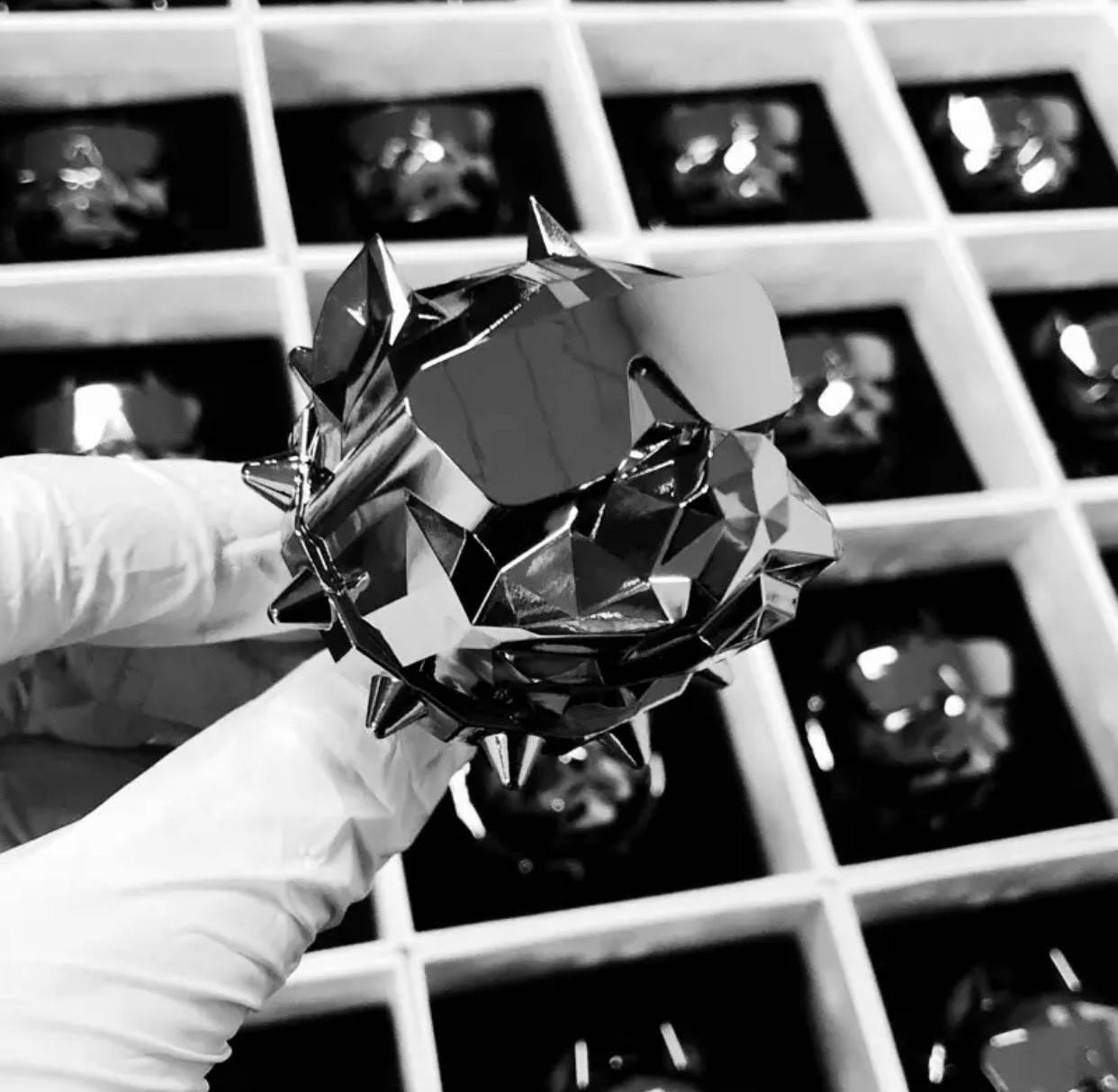 

Ароматизатор воздуха в авто питбуль Pitbull Dog Silver серебро на решетку воздуховода освежитель на дефлектор