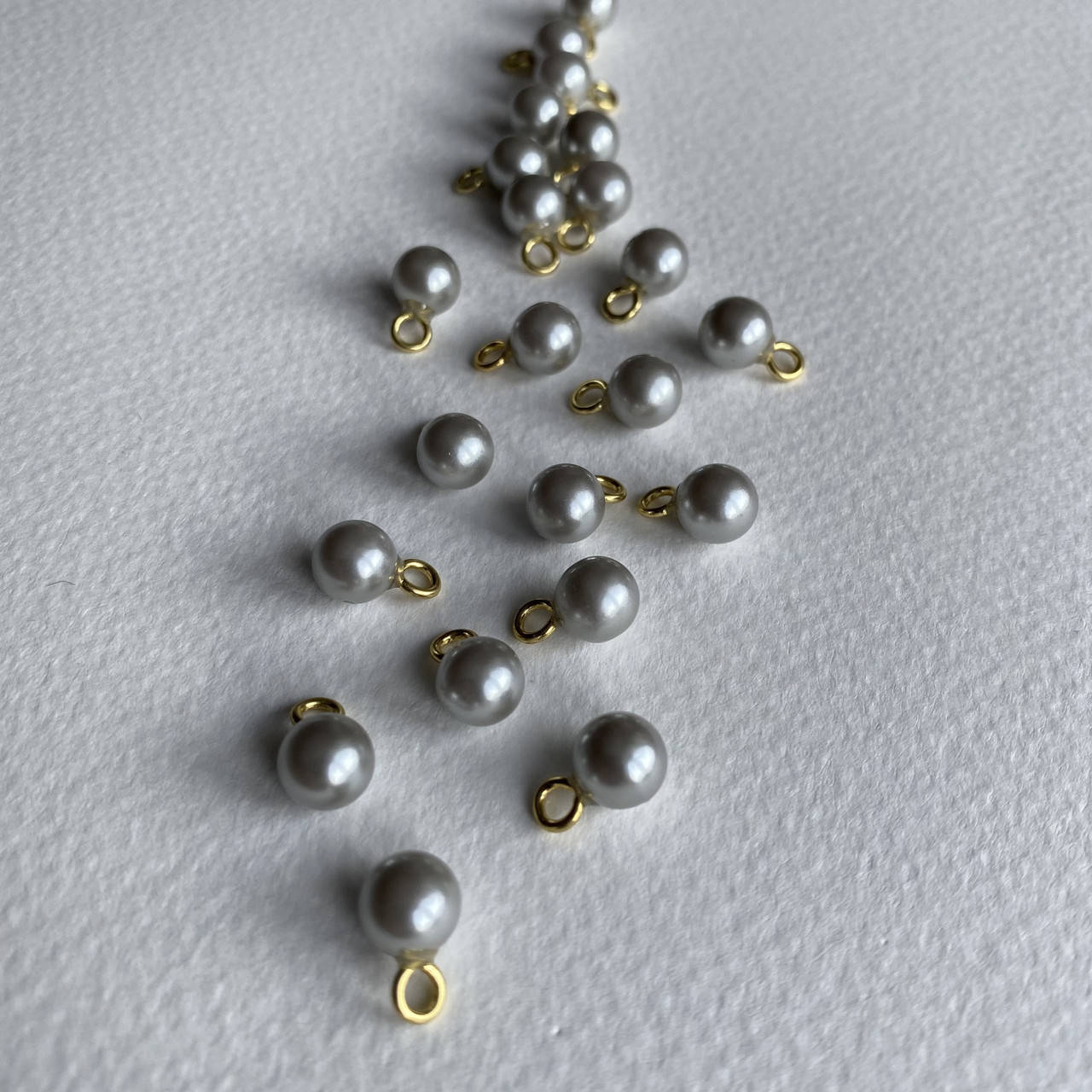 

Пуговица Жемчуг серая 7мм Пластик, Серый