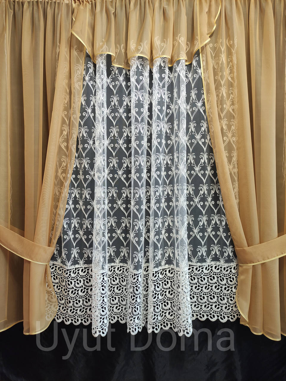 

Готовый комплект на окно с шифоновыми подхватами и ламбрикеном, Бежевый