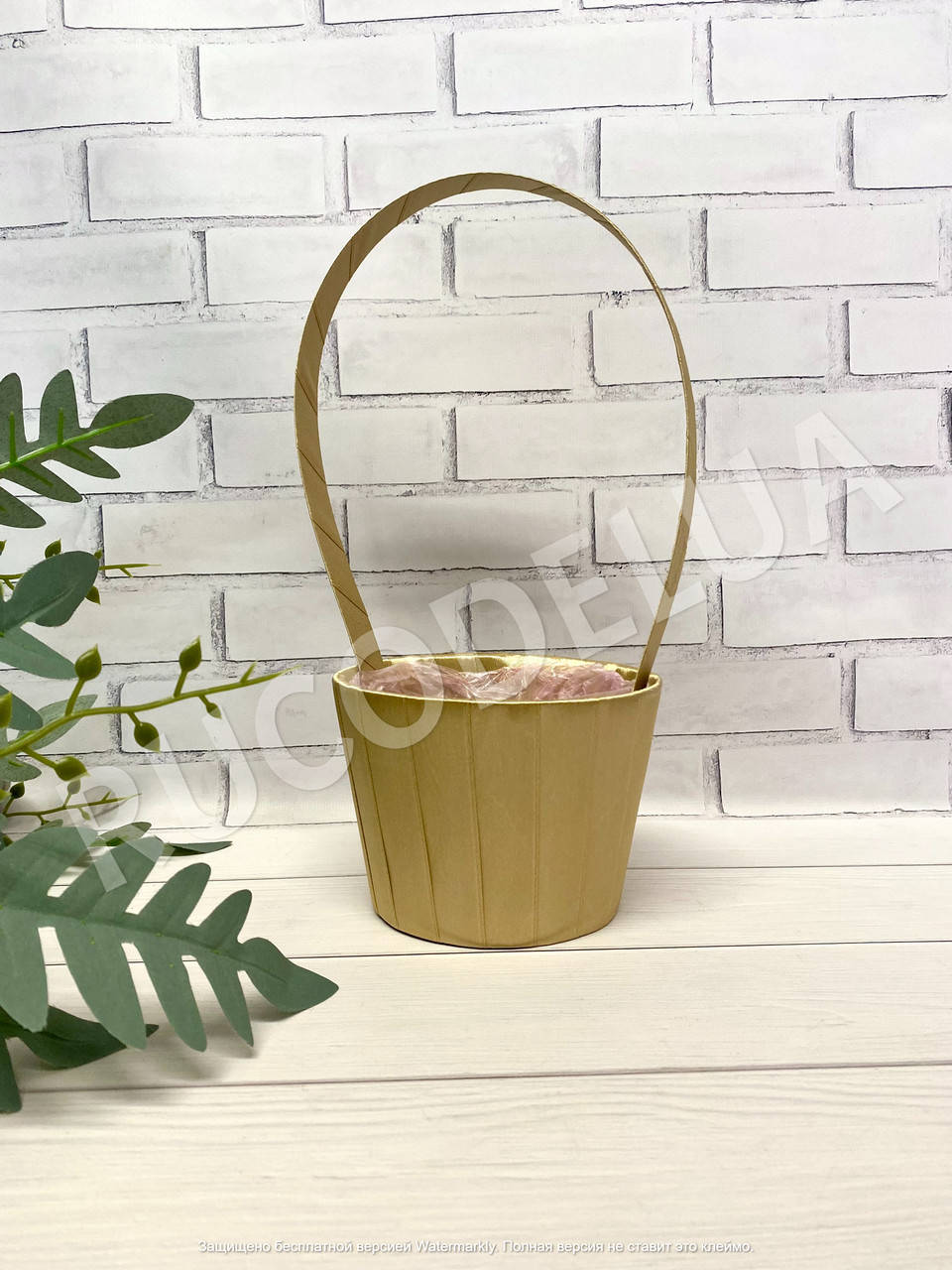 

Атласний кошик з ручкою золотий. Кошик із ручкою для букета. Кошик для мильних троянд