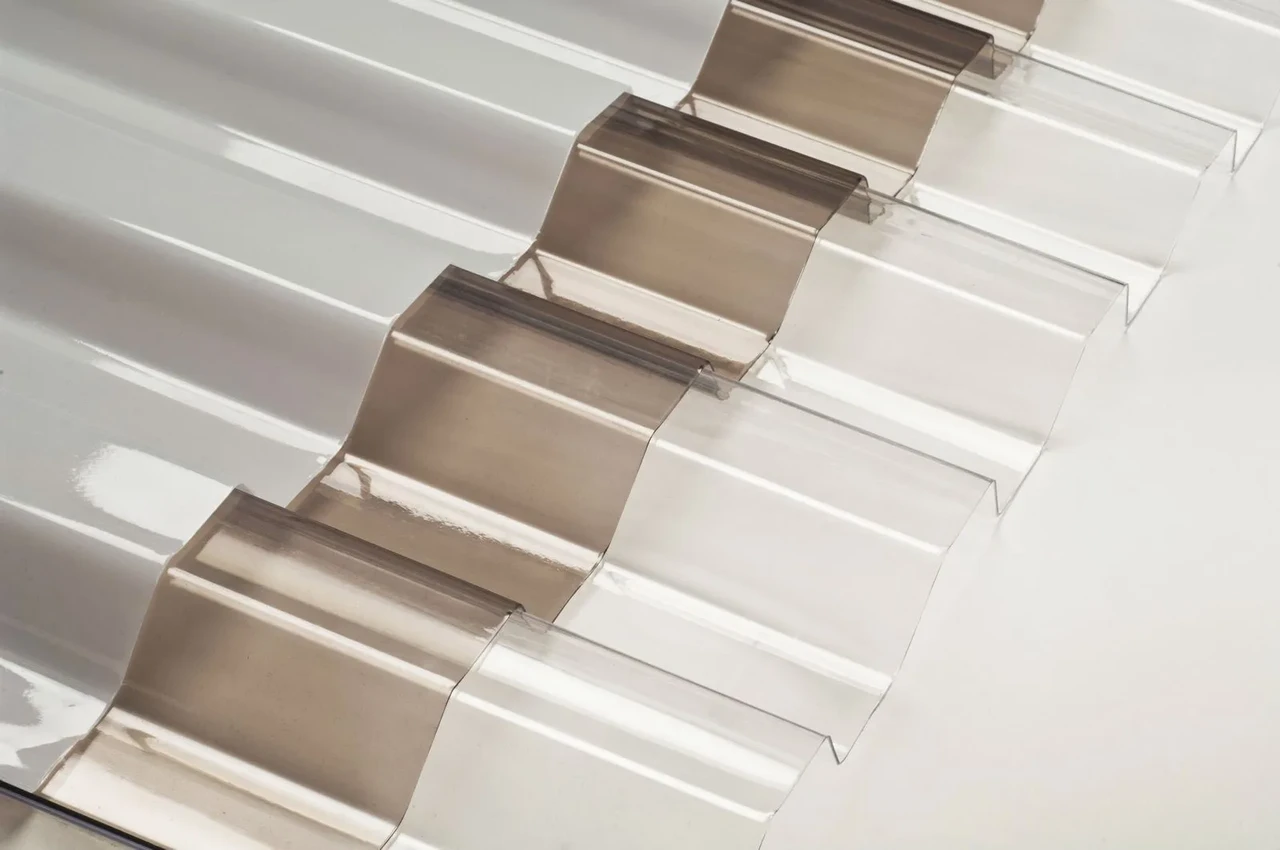 Профільований полікарбонат 0.8 мм, 1265*3000 мм прозорий MACROLUX ROOFLITE GR 76, фото 1