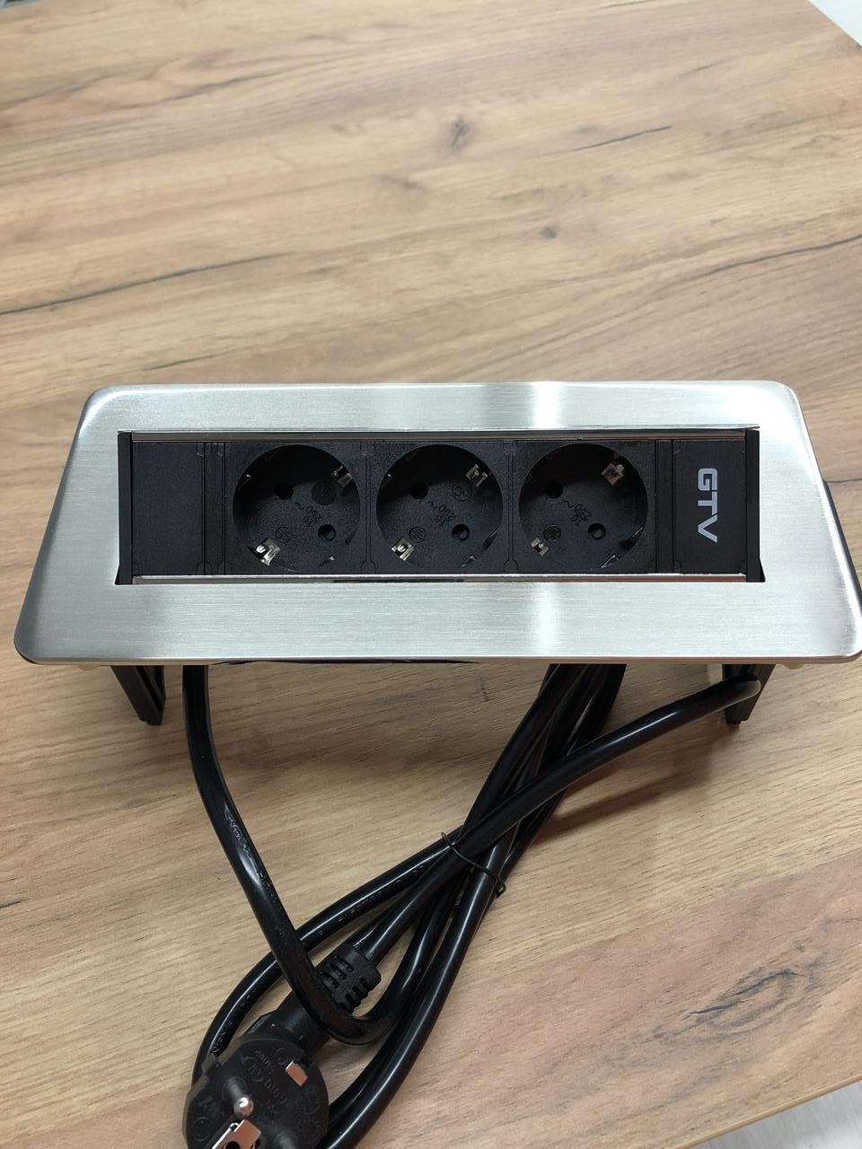 Подовжувач для офісу на 3 розетки із заземленням schuko, що вбудовується в стільницю GTV AE-PBC3GS-51BK, фото 1