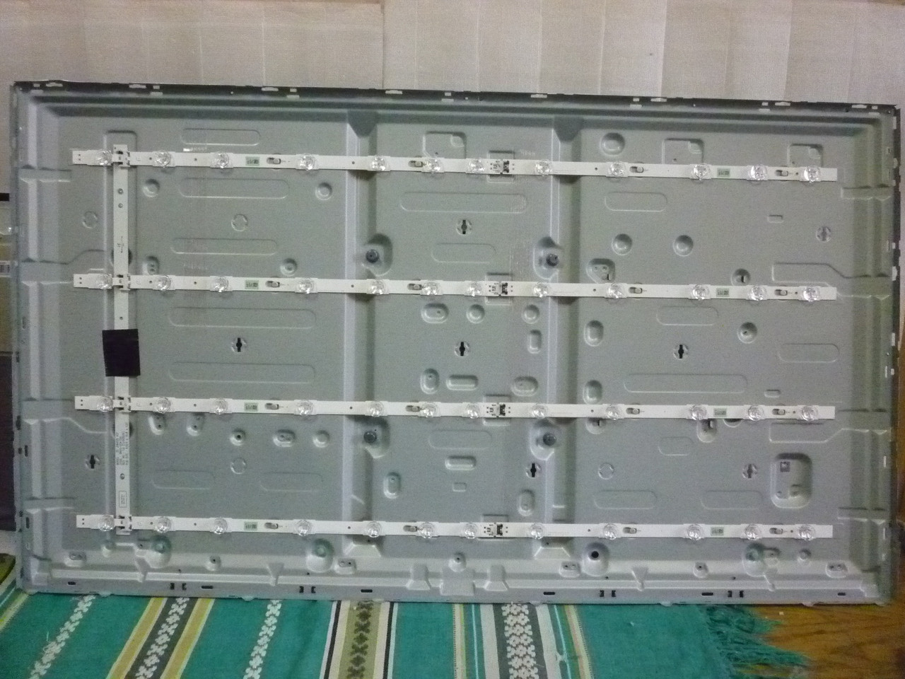 Світлодіодні LED-лінійки V6DU-430DC(A_B)-R2[16.03.14] (LED TV Samsung UE43KU6000UXUA)