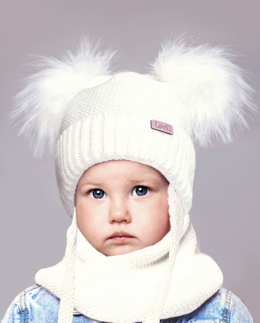 Теплий дитячий набір для дівчинки 1 2 3 4 роки: зимова біла шапка на флісі з двома помпонами та снуд хомут