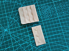 Застібка для бюстгальтера на 3 гачки 5х5см бежевий