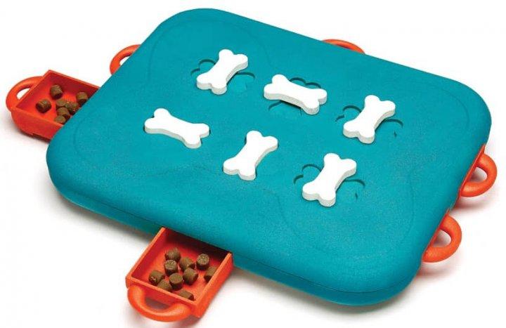 Інтерактивна іграшка Казино головоломка для ласощів для собак Nina Ottosson Dog Casino (Ніна Відтоссон)