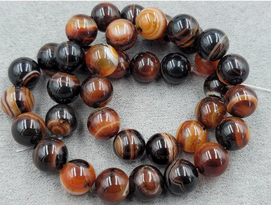 Купить Бусины на нитке натуральный камень Агат коричневый с черным ...