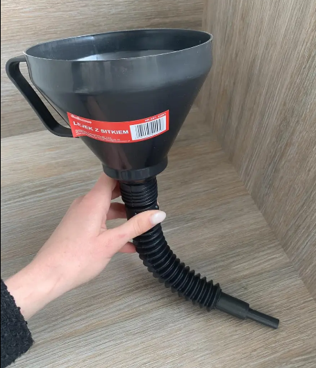 Лійка для палива пластикова кутом розбірна, чорна (KG-5126), фото 1