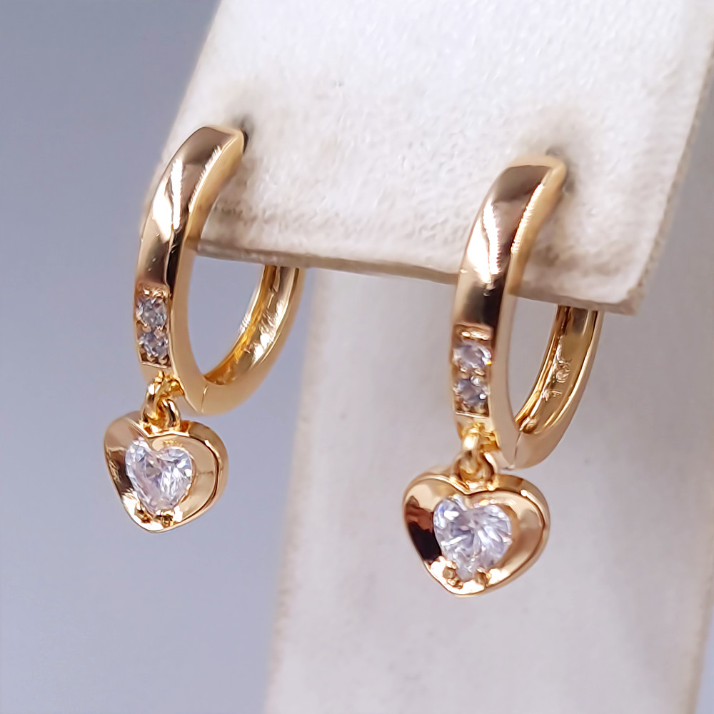 Сережки XР. Позолота 18К. Камені: білий циркон. Довжина: 21 мм. Ширина: 8 мм.