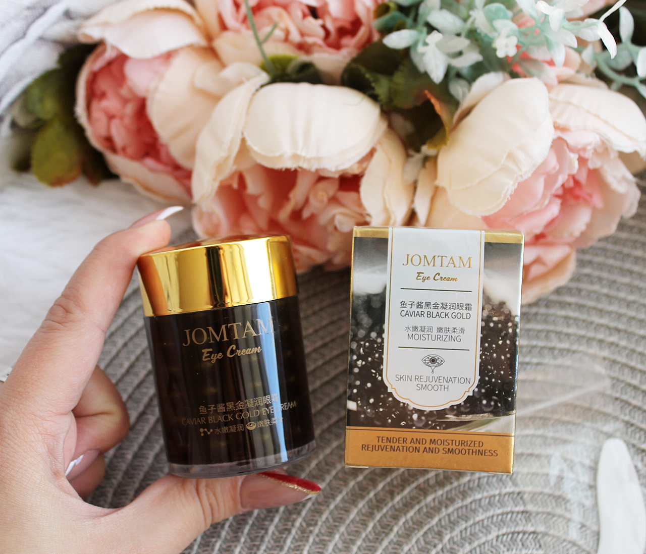 JOMTAM Крем навколо очей з екстрактом ікри і золота Eye Cream Caviar 60г