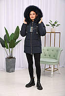 Актуальна зимова жіноча коротка куртка з хутром.