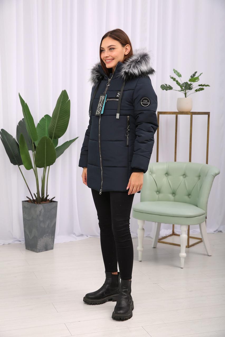 Жіноча зимова тепла коротка куртка  на тінсулейті з штучним хутром., фото 1