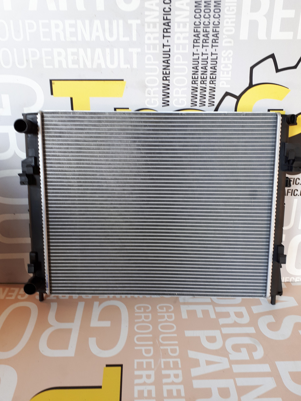 Радіатор охолодження TRAFIC (7700312899) Renault