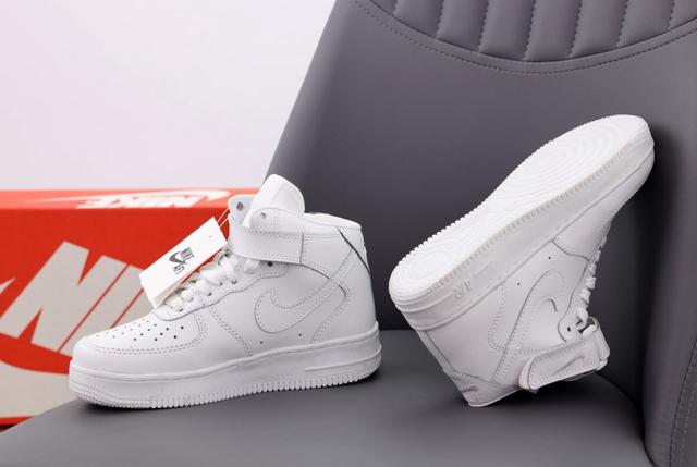 Мужские кроссовки Nike Air Force 1 White белые высокие