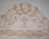 Крижма махрова біла з іменною вишивкою (будь-яке ім'я або напис) і широким бежевим мереживом блюмарин, фото 4