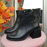 Ботинки женские кожаные на устойчивом каблуке, цвет черный