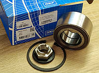 Підшипник передньої маточини + ABS SKF VKBA 6520 FORD CONNECT 02 ->