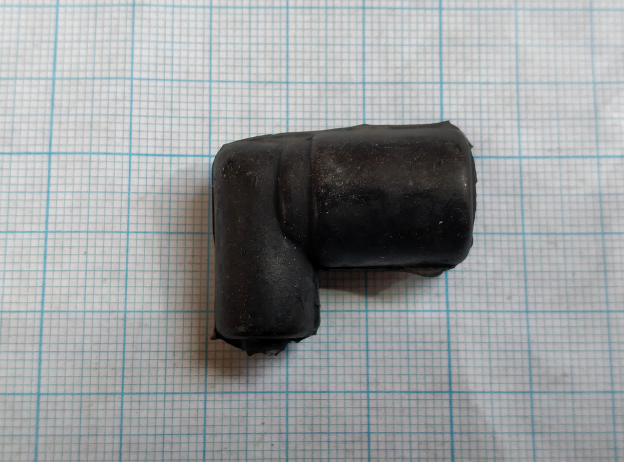 Куточок патрубка системи вентиляції картера AUTOTECHTEILE 100 0131 MERCEDES BUS OM 601-603