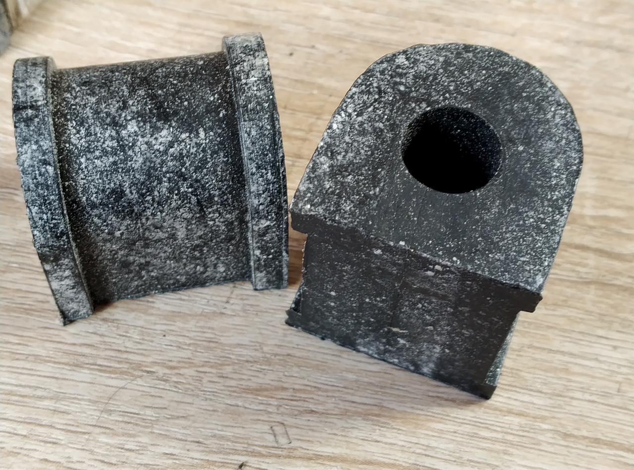 Втулка стабілізатора задня KIA 0K2ANA28156 CARENS 99->02, SHUMA,SEPHIA 97->04, фото 1