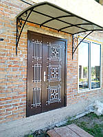 Металлические двери с элементами художественной ковки.