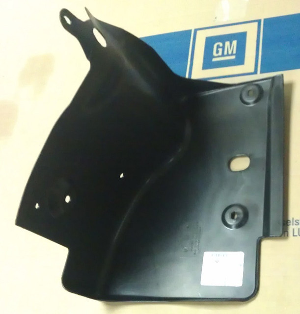 Бризговик (захист) приводного ременя й агрегатів праворуч знизу та збоку GM 13442977 OPEL Astra-H Zafira-B, фото 1