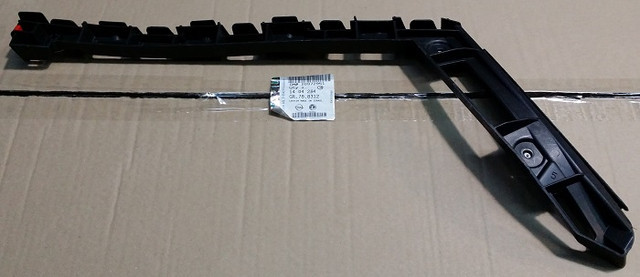 Кронштейн заднього бампера лівий GM 13238843 OPEL Insignia & Buick Regal