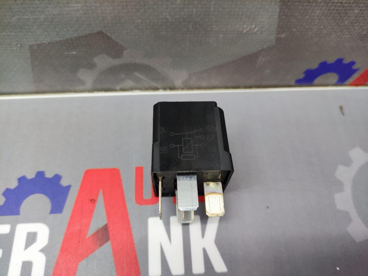 Купить Реле фары 04727370AA для Chrysler 300 C, Voyager IV, цена 410 ...