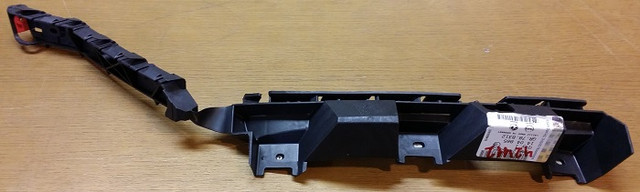 Напрямна (кронштейн кріплення) заднього бампера ліва GM 1404865 24460358 OPEL Astra-H 5 door hatch