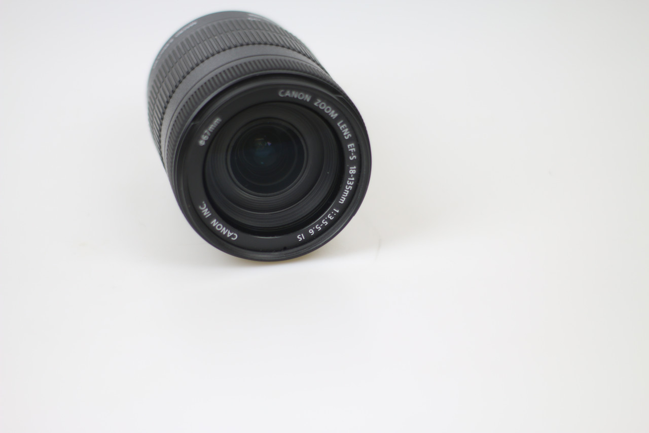 Зеркальный фотоаппарат Canon EF-S 18-135mm f/3.5-5.6 IS - фото 1 - id-p1464886938