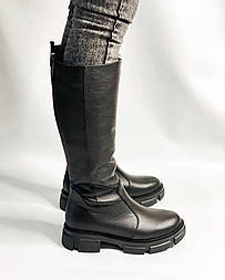 Жіночі осінні демісезонні високі чоботи з натуральної шкіри в чорному кольорі