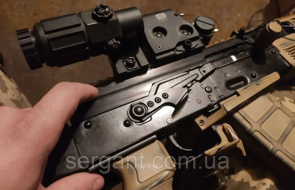 Тактичний перемикач вогню (запобіжник) з важелем під вказівний